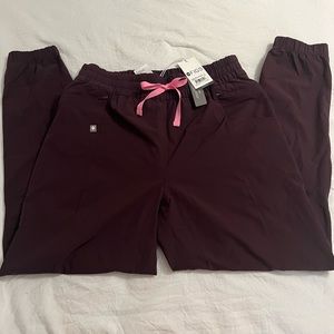 NWT! FIGS MEDIUM PEITE ALEXANDRA JOGGER FIONLITE MATERIAL! DARK FIG